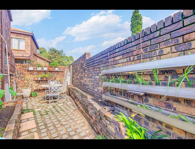 3 BEDROOM TOWNHOUSE FOR SALE IN FOURWAYS
